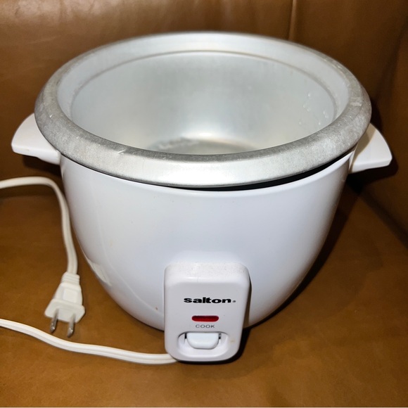 Salton Rice Cooker Model RA3A, 3 cups, Power 360 watts - Picture 2 of 7